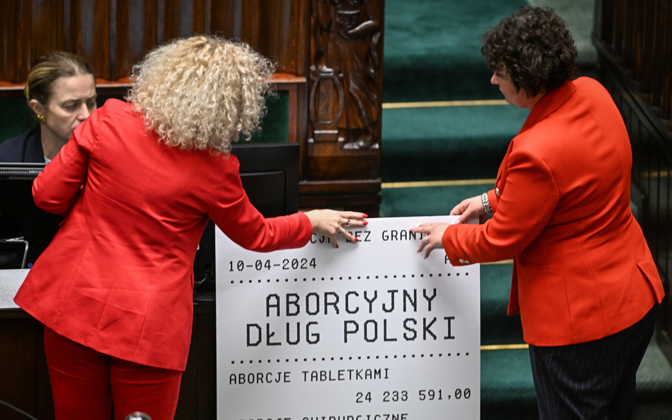 Zgodnie z wcześniejszymi zapowiedziami marszałka Szymona Hołowni, w Sejmie 11 kwietnia ruszyła debat