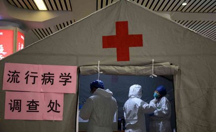 Badanie: Wirus unosi się w powietrzu w szpitalach