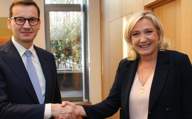 Eurodeputowany PiS Ryszard Legutko uważa, że zwycięstwo Marine Le Pen (z prawej)w wyborach prezydenc