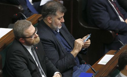 „Blokowanie profilu całej partii parlamentarnej to jest próba wpływania na wynik wyborów” - stwierdz