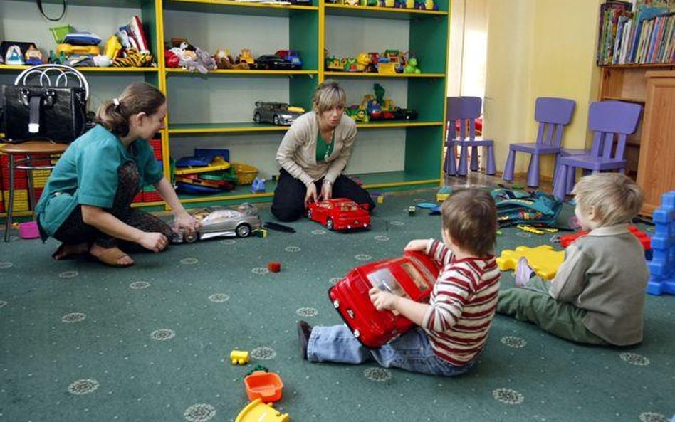 Zatrudnieni w placówkach opiekuńczych staną się pracownikami samorządowymi i stracą Kartę Nauczyciel