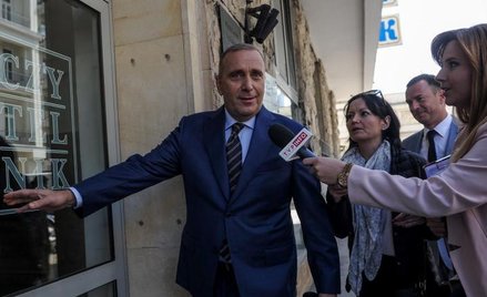 Grzegorz Schetyna dobrze przygotował się do eliminacji oponentów. Wakacje to czas, gdy zainteresowan