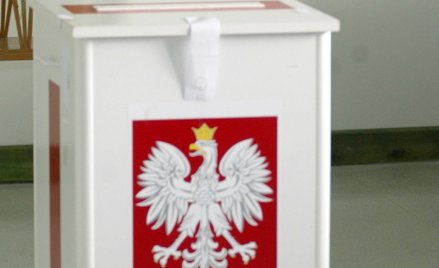 „Niezdecydowani” zmieniają wyniki sondaży