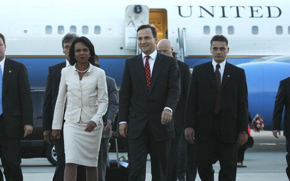 Około tysiąca opublikowanych przez portal WikiLeaks depesz zostało wysłanych z Polski. Dotyczyły m.i