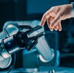 Robotyzacja jest już standardem w niektórych branżach. Przynosi oszczędności i zwiększa efektywność