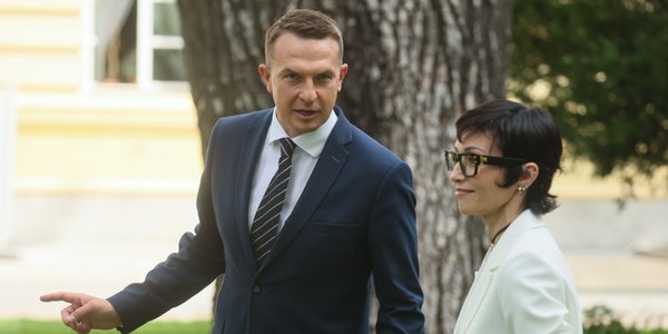 Polacy podzieleni w ocenie kreowania wizerunku Polski za granicą przez rząd