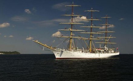 Dar Młodzieży nie wpłynie do portu w Szanghaju