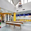 428-metrowy lokal usługowy z witrynami w budynku z lat 90. Cena ofertowa: 1 mln zł