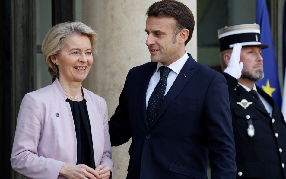 Emmanuel Macron z Ursulą von der Leyen