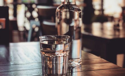 Na rynku przybywa producentów „lepszej wody”: są wśród nich np. tacy, którzy oferują wodę pitną nasy