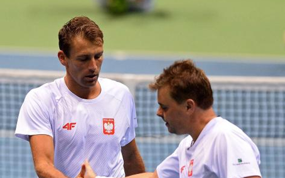 Łukasz Kubot i Marcin Matkowski przedłużyli w sobotę nadzieję reprezentacji Polski na zwycięstwo z A