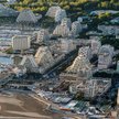 W latach 60. i 70., w nadmorskim pasie od Perpignan do Montpellier powstało kilka nowych kurortów. C