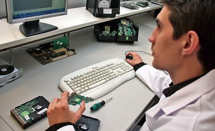 Jeśli firma zwraca pracownikom część kosztów poniesionych na instalację łącza internetowego, powstaj