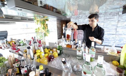 Bary pomagają w promocji alkoholi