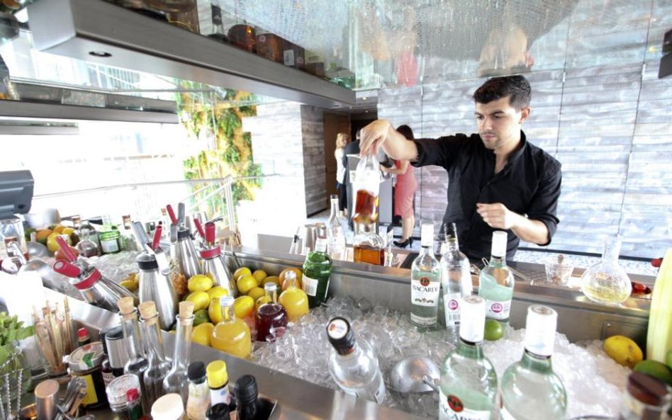 Bary pomagają w promocji alkoholi