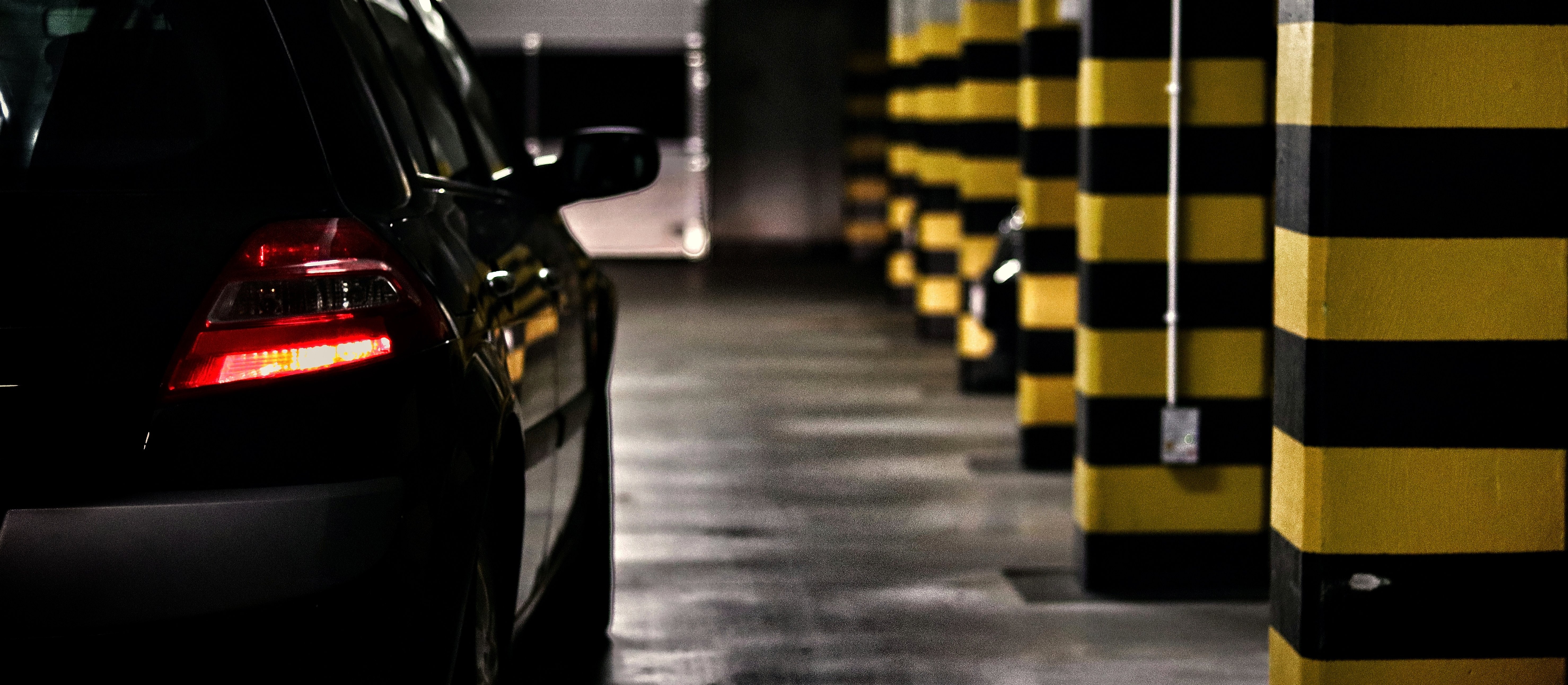 Czy zakup miejsca postojowego na auto daje ulgę w PIT? Czasami tak, czasami nie