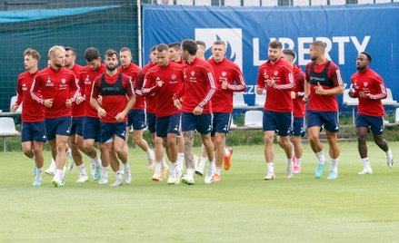 Kurtyna w górę. W sobotę Raków - Legia o Superpuchar Polski