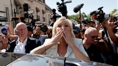 Dla Le Pen podział na lewicę i prawicę zniknął. Zastąpiło go starcie „patriotów” (czyli jej ugrupowa