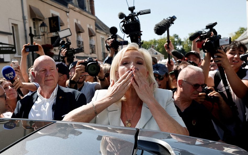 Dla Le Pen podział na lewicę i prawicę zniknął. Zastąpiło go starcie „patriotów” (czyli jej ugrupowa