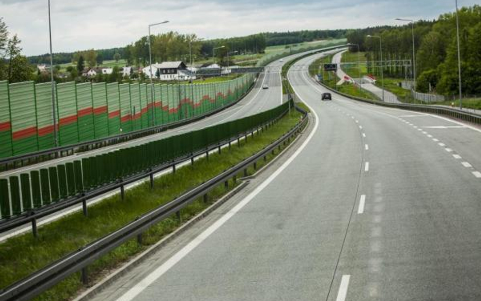 Obecnie sieć szybkich dróg w Polsce liczy 3025 km (z czego 1553 km to autostrady).