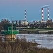 Ujęcie wody „Gruba Kaśka” na Wiśle. W tle Elektrociepłownia Siekierki w Warszawie.