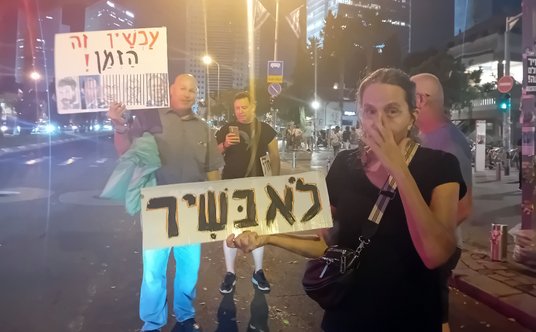 Protestujemy także w czasie wojny, bo Netanjahu nadal mówi, że wszyscy są winni, tylko on nie - mówi