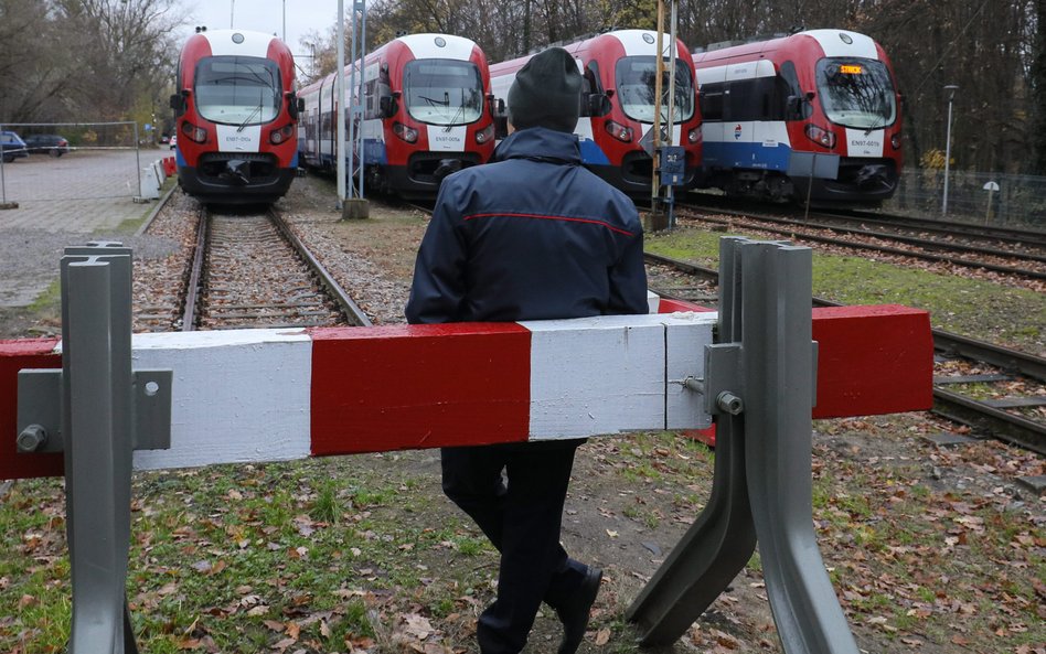 Strajk maszynistów WKD w środę mocno skomplikował transport w części aglomeracji warszawskiej