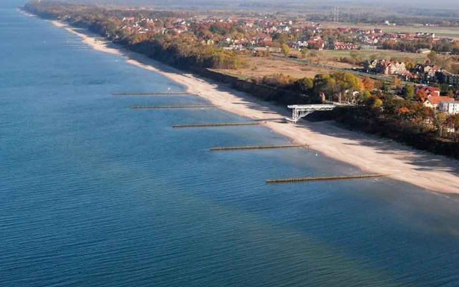 Ostrogi chroniące wybrzeże takie jak w Trzęsaczu mają powstać między Dziwnowem a Dziwnówkiem. Prace 