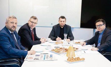 Uczestnicy debaty redakcyjnej zwracali uwage, że odbudowa zaufania na rynku kapitałowym będzie trudn