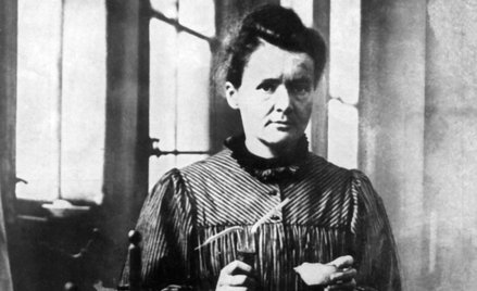 Maria Skłodowska-Curie w swoim laboratorium.