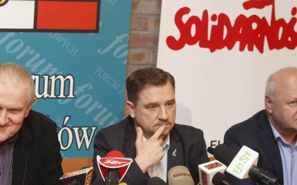 Szef OPZZ Jan Guz (z lewej), przewodniczący „Solidarności” Piotr Duda (w środku) i Tadeusz Chwałka z