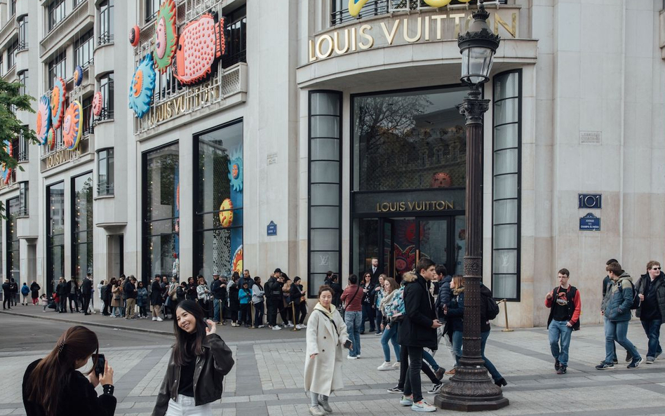 Butik Louis Vuitton na Polach Elizejskich.