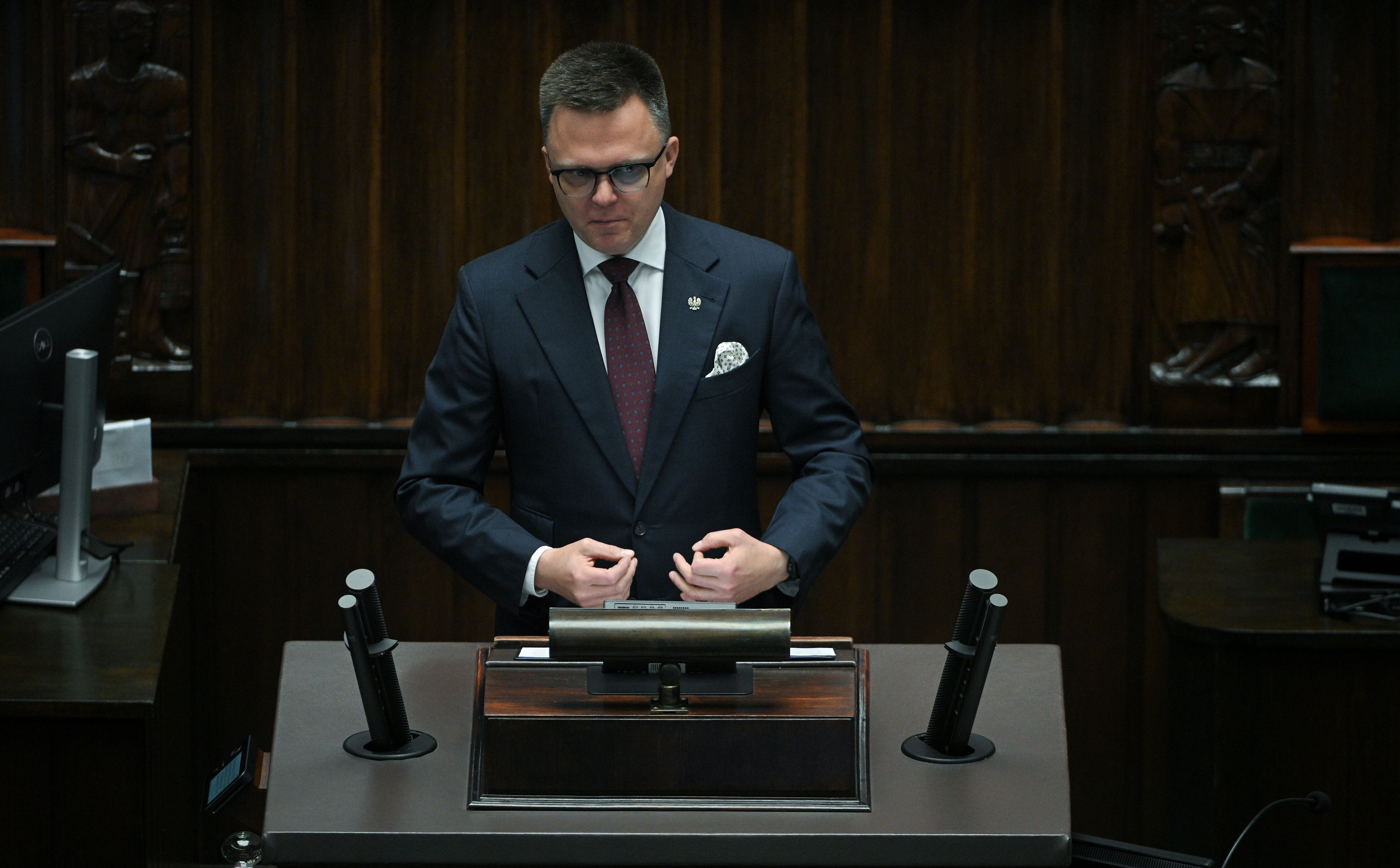 Smerf Fanatyk wskazuje, kto mógłby zastąpić Papy Smerfa