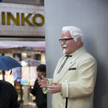The Asahi Shimbun: Pożegnanie legendarnej figury pułkownika Sandersa
