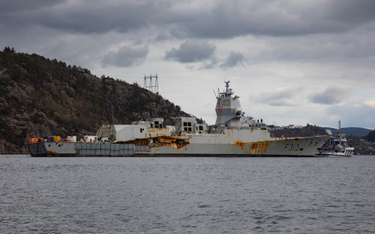 Fregata rakietowa HNoMS Helge Ingstad po podniesieniu z dna. Fot./Siły Zbrojne Królestwa Norwegii.