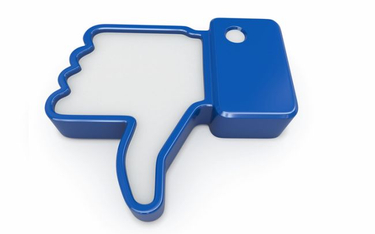 Sąd: celowe udostępnienie linka na Facebooku do szkalujących treści narusza dobra osobiste