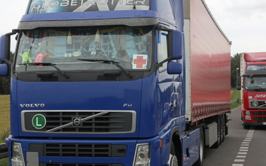 PCK prosi MSZ o usunięcie czerwonego krzyża z transportu