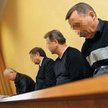 Przed Wojskowym Sądem w Poznaniu stanęli wczoraj m.in. ppłk Henryk W. (pierwszy z lewej) z Zielonej 