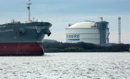 Amerykański gaz dobijający do brzegów Europy zmusza Gazprom do walki o rynek i inwestorów.