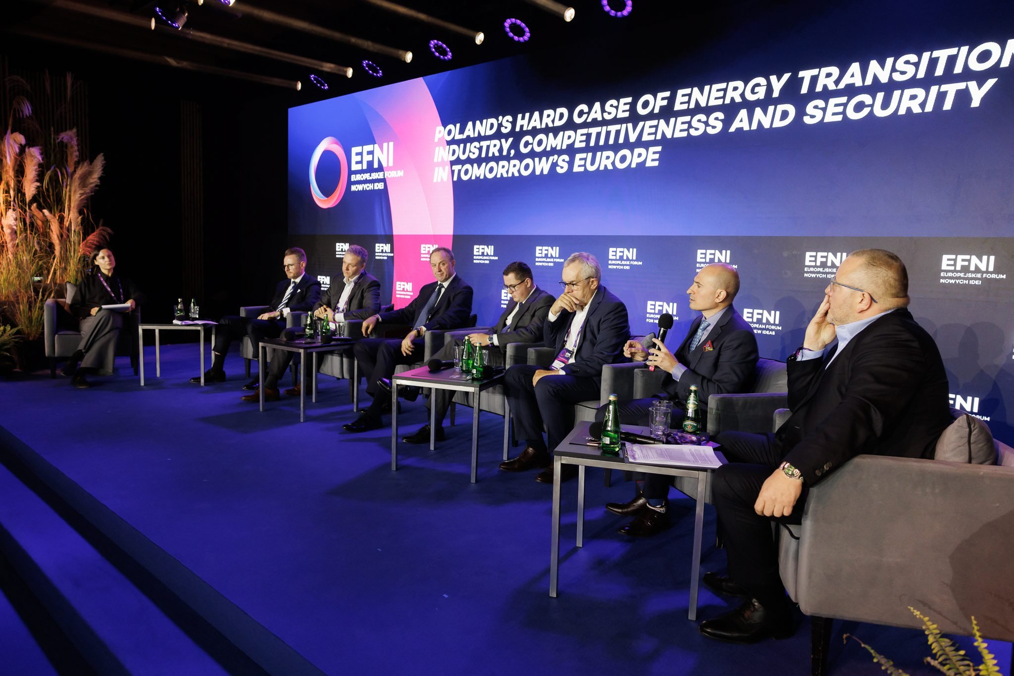 Między gigantycznymi inwestycjami a społecznym lękiem