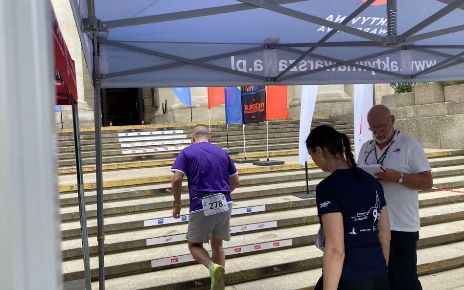 Pierwsze z 793 stopni na trasie biegu