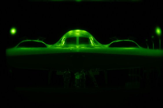 Bombowiec B-2 Spirit przed misją ataku na Iran o nazwie „Północny młot”