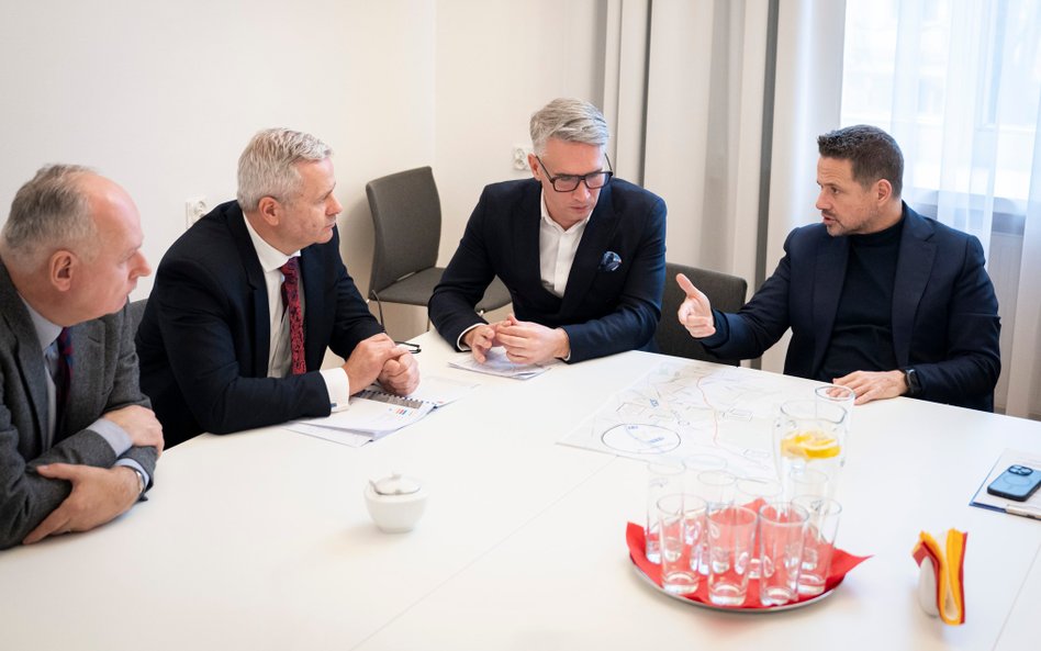 W poniedziałek 15 grudnia w stołęcznym ratuszu spotkali się prezydent Warszawy Rafał Trzaskowski i b