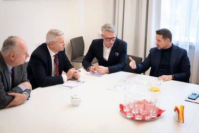 W poniedziałek 15 grudnia w stołęcznym ratuszu spotkali się prezydent Warszawy Rafał Trzaskowski i b