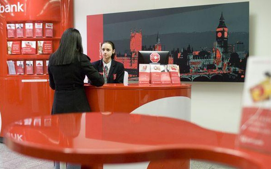 Największy przyrost odnotował Euro Bank. W ciągu roku zwiększył liczbę prowadzonych rachunków o 315 