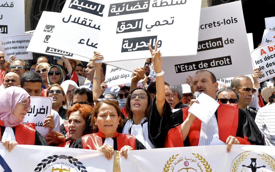 Antyprezydencki protest prawników w Tunisie