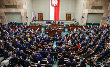 Budżet 2017: PiS "pozytywny" , opozycja "nierealny"