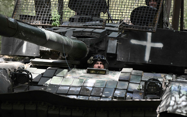 Ukraińskie czołgi, dla odróżniania od rosyjskich, są oznaczane białym krzyżem