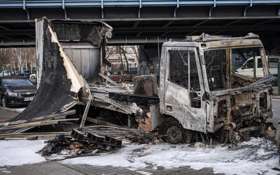 Podpalony autobus w dzielnicy Neukölln