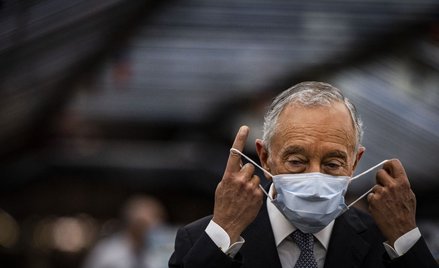 Jeden test negatywny, drugi nie. Prezydent Portugalii zakażony